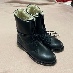 Leather boots with Sherpa lining